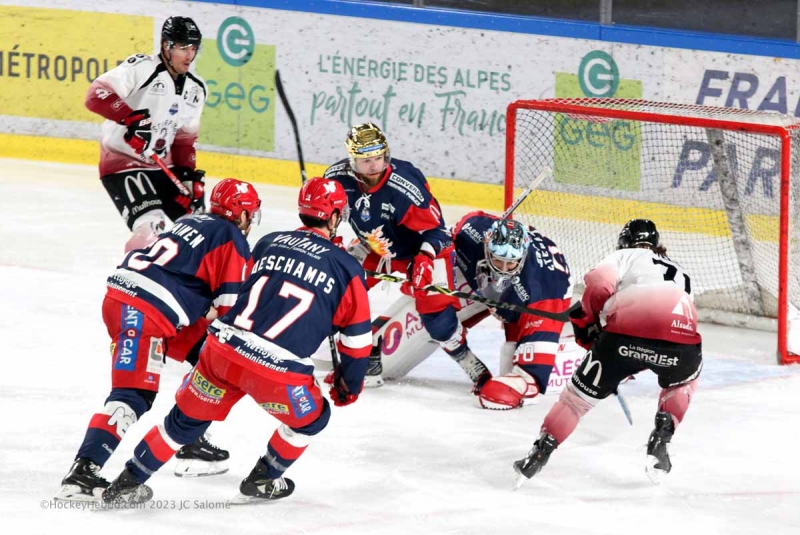 Photo hockey Ligue Magnus - Ligue Magnus - 1/4 finale match 5 : Grenoble  vs Mulhouse - Grenoble passe en demi mais inquiète 