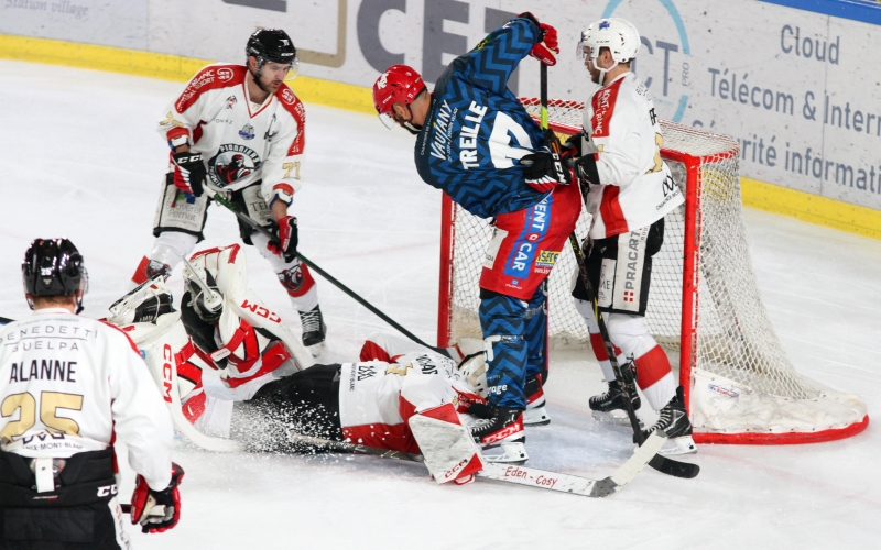 Photo hockey Ligue Magnus - Ligue Magnus : 10ème journée  : Grenoble  vs Chamonix  - Un rugueux 500e match à Pôle Sud