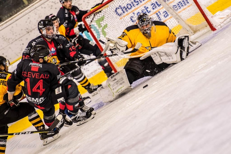 Photo hockey Ligue Magnus - Ligue Magnus : 10ème journée : Chamonix  vs Strasbourg  - L’Etoile Noire éteinte par les Pionniers en moins de 10 minutes