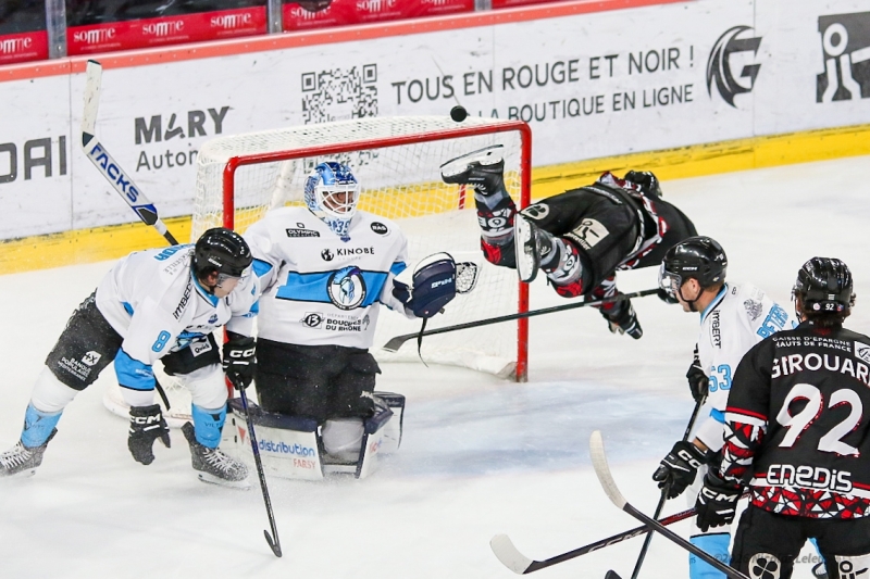 Photo hockey Ligue Magnus - Ligue Magnus : 10ème journée : Amiens vs Marseille - Les Gothiques renversent Marseille au bout du suspense Photo hockey Ligue Magnus - Ligue Magnus : 10ème journée : Amiens vs Marseille - Les Gothiques renversent Marseille au bout du suspense