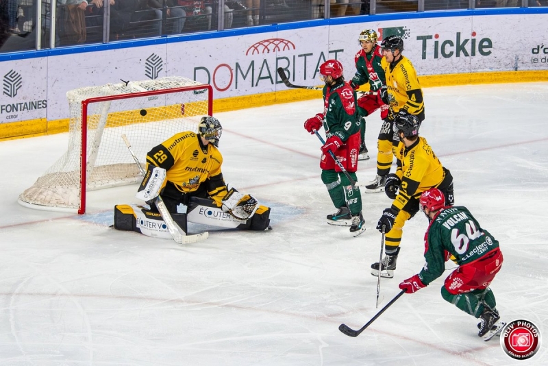 Photo hockey Ligue Magnus - Ligue Magnus : 10ème journée : Cergy-Pontoise vs Rouen - Emoussés, les Dragons perdent chez les Jokers Photo hockey Ligue Magnus - Ligue Magnus : 10ème journée : Cergy-Pontoise vs Rouen - Emoussés, les Dragons perdent chez les Jokers