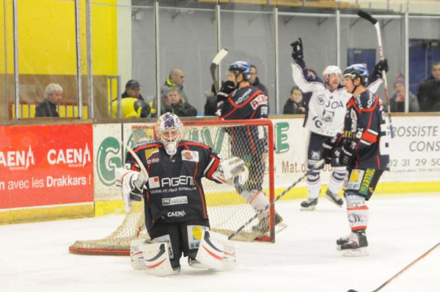 Photo hockey Ligue Magnus - Ligue Magnus : 11ème journée : Caen vs Epinal - Le réalisme des Dauphins Photo hockey Ligue Magnus - Ligue Magnus : 11ème journée : Caen vs Epinal - Le réalisme des Dauphins