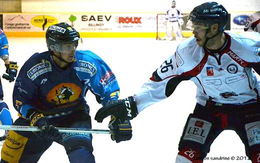 Photo hockey Ligue Magnus - Ligue Magnus : 12ème journée  : Chamonix  vs Angers  - Intensité... Reportage photos