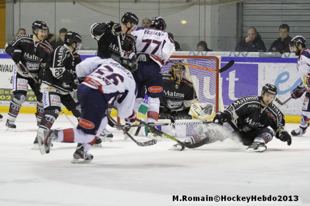 Photo hockey Ligue Magnus - Ligue Magnus : 12ème journée : Rouen vs Grenoble - Rouen au forceps. Photo hockey Ligue Magnus - Ligue Magnus : 12ème journée : Rouen vs Grenoble - Rouen au forceps.