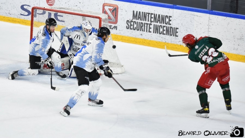Photo hockey Ligue Magnus - Ligue Magnus : 12ème journée : Cergy-Pontoise vs Gap - Les Jokers renversent les Rapaces Photo hockey Ligue Magnus - Ligue Magnus : 12ème journée : Cergy-Pontoise vs Gap - Les Jokers renversent les Rapaces
