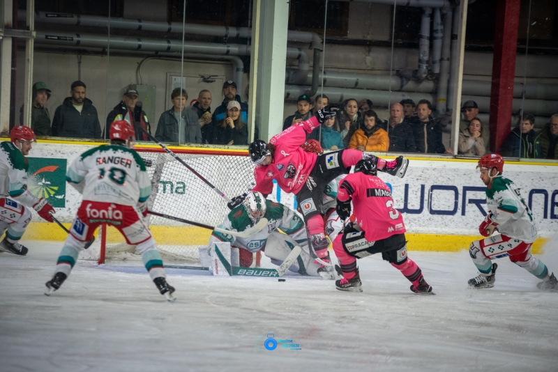 Photo hockey Ligue Magnus - Ligue Magnus : 13ème journée : Chamonix  vs Anglet - Les Pionniers voient la vie en rose
