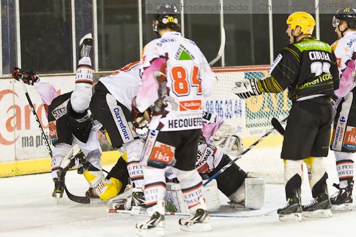 Photo hockey Ligue Magnus - Ligue Magnus : 13ème journée : Strasbourg  vs Amiens  - Le Père Noël était amiénois