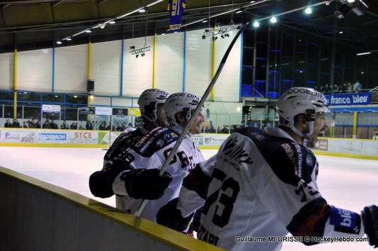 Photo hockey Ligue Magnus - Ligue Magnus : 14ème journée  : Dijon  vs Grenoble  - Une moutarde à la noix.