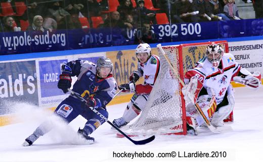 Photo hockey Ligue Magnus - Ligue Magnus : 14ème journée : Grenoble  vs Briançon  - 2 tours de cage et voila!