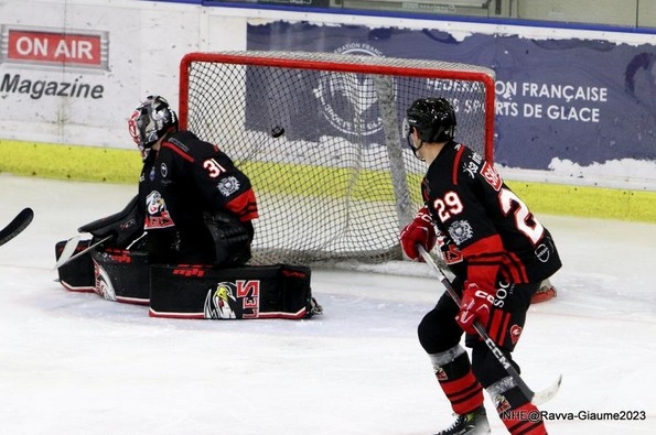 Photo hockey Ligue Magnus - Ligue Magnus : 14ème journée : Nice vs Chamonix  - Nice vs Chamonix : Tom Aubrun XXL !