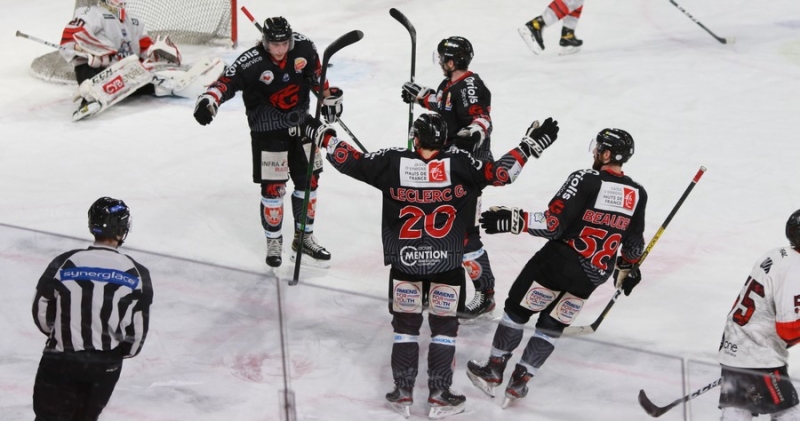 Photo hockey Ligue Magnus - Ligue Magnus : 15ème journée : Amiens  vs Bordeaux - LM : Un bon coup de Bordeaux