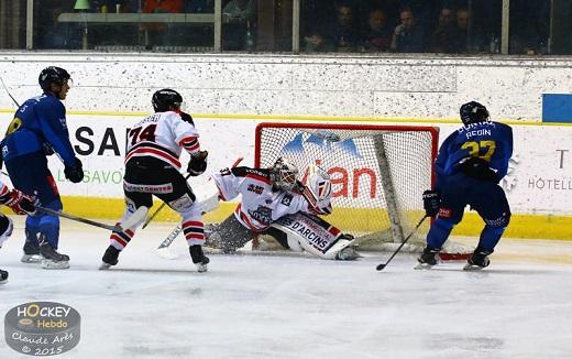 Photo hockey Ligue Magnus - Ligue Magnus : 16ème journée : Chamonix  vs Bordeaux - Le Chamois enragé, tout doux le Boxer