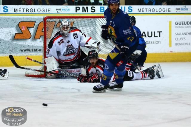 Photo hockey Ligue Magnus - Ligue Magnus : 16ème journée : Chamonix  vs Bordeaux - Le Chamois enragé, tout doux le Boxer