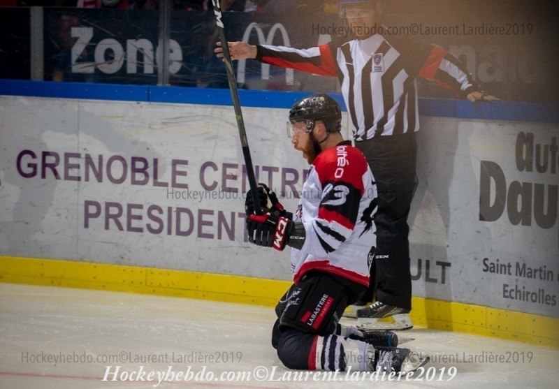Photo hockey Ligue Magnus - Ligue Magnus : 16ème journée : Grenoble  vs Bordeaux - Bordeaux, pas loin de faire tomber le leader