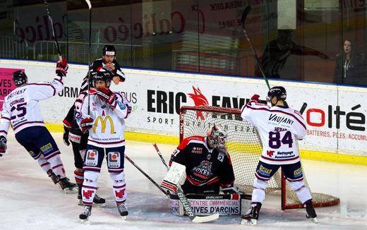 Photo hockey Ligue Magnus - Ligue Magnus : 17ème journée : Bordeaux vs Grenoble  - Mustukovs muselle les Boxers