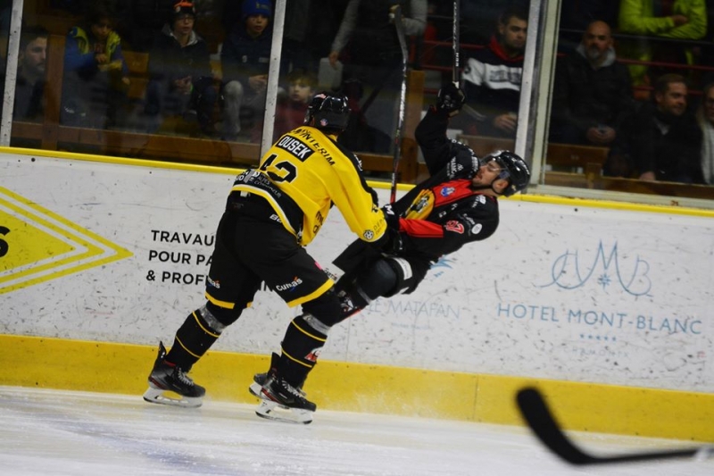 Photo hockey Ligue Magnus - Ligue Magnus : 17ème journée : Chamonix  vs Nice - Rien ne sert de courir ; il faut partir à point !