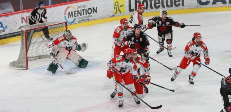 Photo hockey Ligue Magnus - Ligue Magnus : 17ème journée : Amiens vs Anglet - Amiens : cinq minutes d’égarement Photo hockey Ligue Magnus - Ligue Magnus : 17ème journée : Amiens vs Anglet - Amiens : cinq minutes d’égarement
