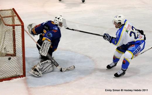 Photo hockey Ligue Magnus - Ligue Magnus : 18ème journée : Dijon  vs Gap  - Survol des Rapaces