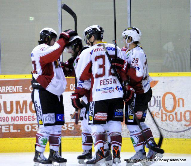 Photo hockey Ligue Magnus - Ligue Magnus : 18ème journée : Morzine-Avoriaz vs Dijon  - Les Pingouins se défoulent