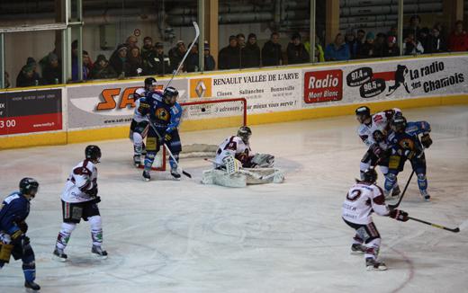 Photo hockey Ligue Magnus - Ligue Magnus : 19ème journée  : Chamonix  vs Morzine-Avoriaz - Bel affrontement