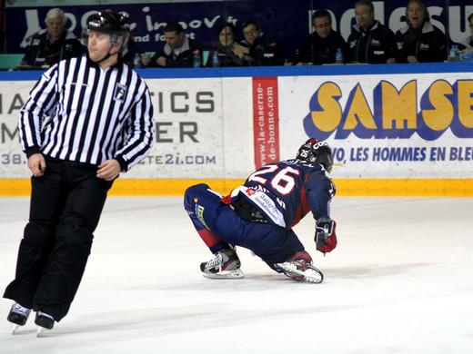 Photo hockey Ligue Magnus - Ligue Magnus : 19ème journée : Grenoble vs Dijon - Grenoble : à l\ Photo hockey Ligue Magnus - Ligue Magnus : 19ème journée : Grenoble vs Dijon - Grenoble : à l\