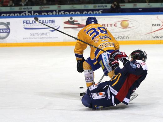 Photo hockey Ligue Magnus - Ligue Magnus : 19ème journée : Grenoble vs Dijon - Grenoble : à l\ Photo hockey Ligue Magnus - Ligue Magnus : 19ème journée : Grenoble vs Dijon - Grenoble : à l\