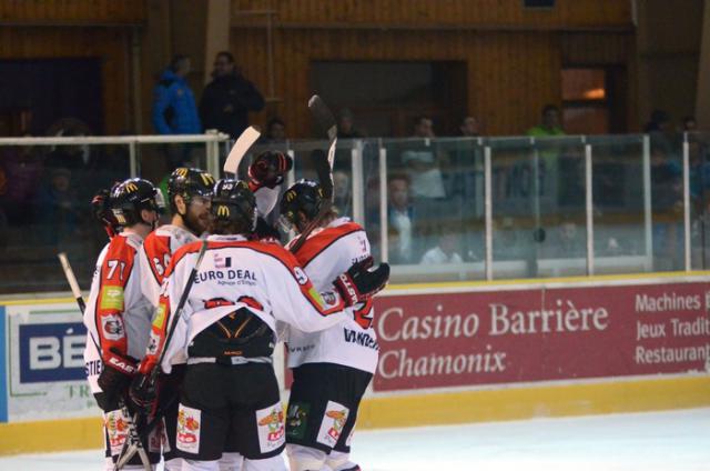 Photo hockey Ligue Magnus - Ligue Magnus : 19ème journée : Chamonix vs Amiens - Champagne pour les Gothiques ! Photo hockey Ligue Magnus - Ligue Magnus : 19ème journée : Chamonix vs Amiens - Champagne pour les Gothiques !