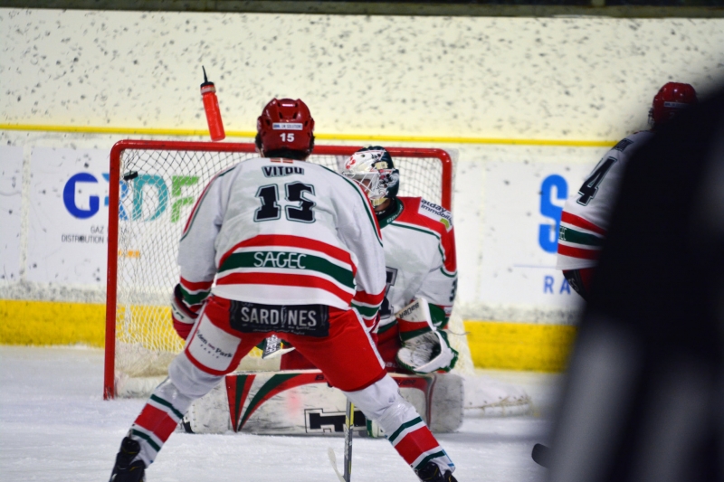 Photo hockey Ligue Magnus - Ligue Magnus : 19ème journée : Chamonix  vs Anglet - Série noire abrégée pour les Pionniers