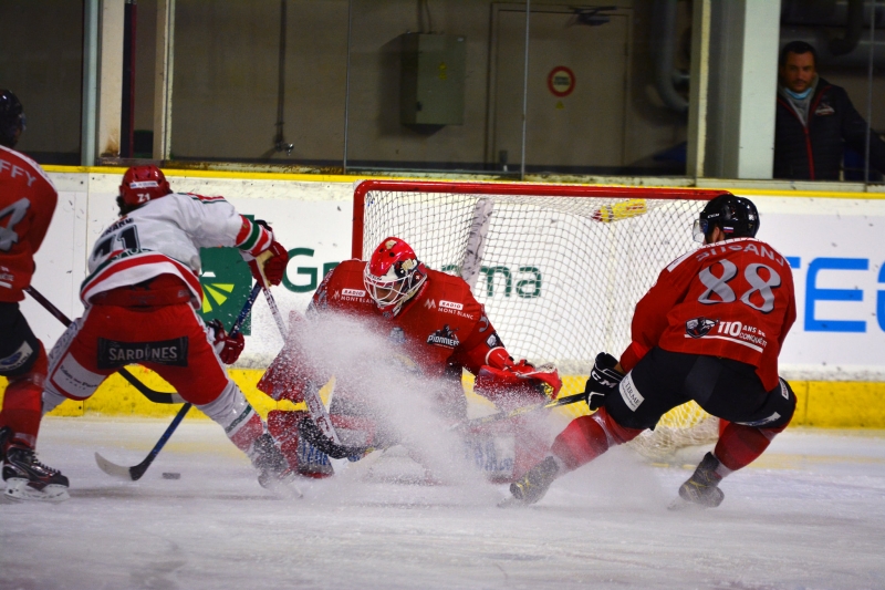 Photo hockey Ligue Magnus - Ligue Magnus : 19ème journée : Chamonix  vs Anglet - Série noire abrégée pour les Pionniers