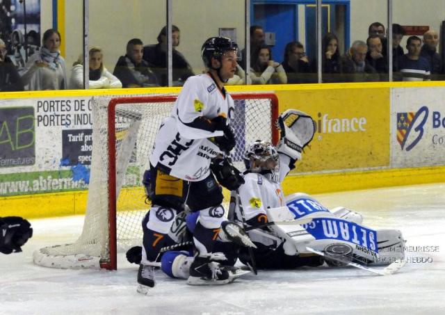 Photo hockey Ligue Magnus - Ligue Magnus : 1ère journée : Dijon  vs Chamonix  - Les Chamois renversent le trône ducal