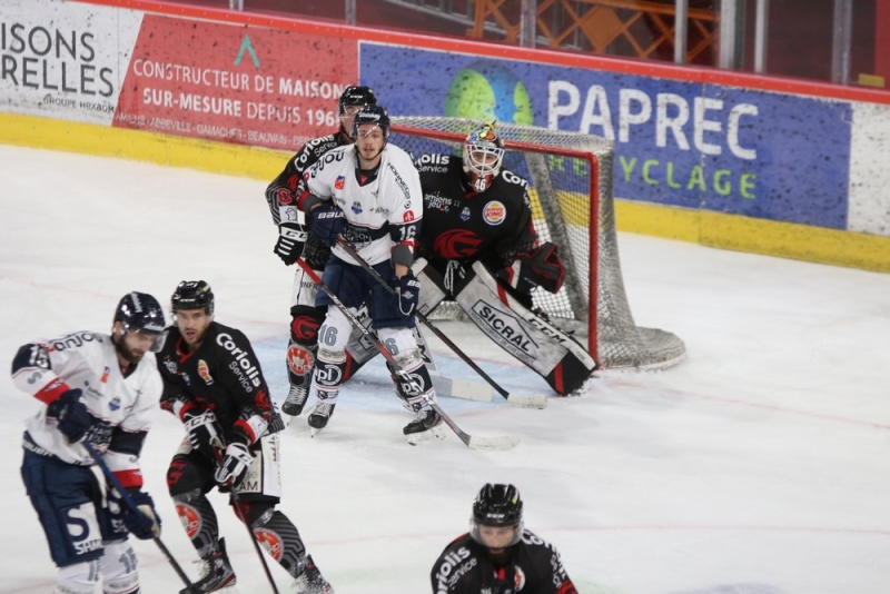 Photo hockey Ligue Magnus - Ligue Magnus : 1ère journée : Amiens vs Angers - Les Ducs ont fini par avoir la peau des Gothiques Photo hockey Ligue Magnus - Ligue Magnus : 1ère journée : Amiens vs Angers - Les Ducs ont fini par avoir la peau des Gothiques