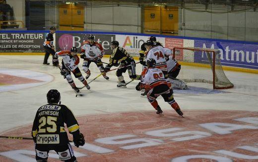 Photo hockey Ligue Magnus - Ligue Magnus : 20ème journée : Rouen vs Bordeaux - LM : Des Dragons appliqués