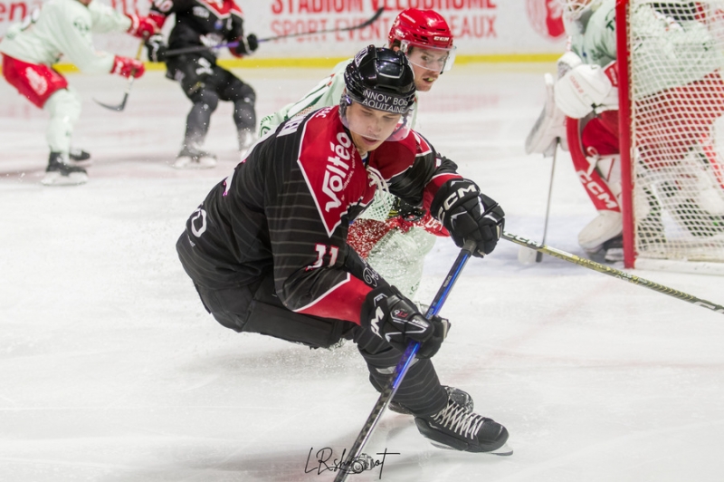 Photo hockey Ligue Magnus - Ligue Magnus : 20ème journée : Bordeaux vs Cergy-Pontoise - 6 de rang pour des Boxers en super forme ! Photo hockey Ligue Magnus - Ligue Magnus : 20ème journée : Bordeaux vs Cergy-Pontoise - 6 de rang pour des Boxers en super forme !