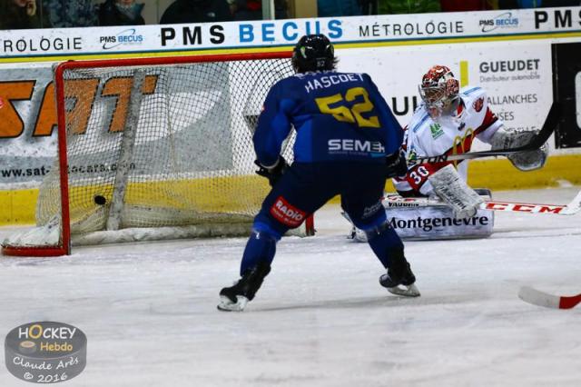 Photo hockey Ligue Magnus - Ligue Magnus : 20ème journée : Chamonix  vs Briançon  - Bissonnette fête diablement son anniversaire