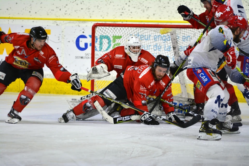 Photo hockey Ligue Magnus - Ligue Magnus : 20ème journée : Chamonix vs Grenoble - Les Pionniers n’ont pas fait le poids Photo hockey Ligue Magnus - Ligue Magnus : 20ème journée : Chamonix vs Grenoble - Les Pionniers n’ont pas fait le poids