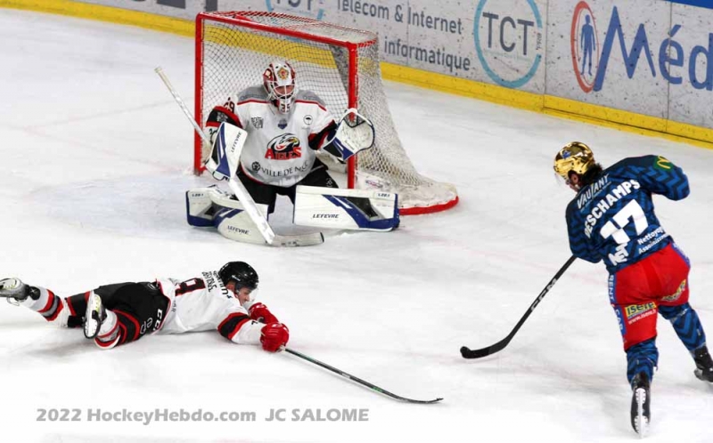 Photo hockey Ligue Magnus - Ligue Magnus : 21ème journée : Grenoble  vs Nice - Grenoble déroule face à Nice
