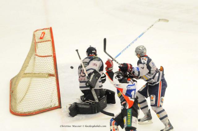 Photo hockey Ligue Magnus - Ligue Magnus : 21ème journée : Caen  vs Grenoble  - Les Drakkars mettent le feu aux Brûleurs