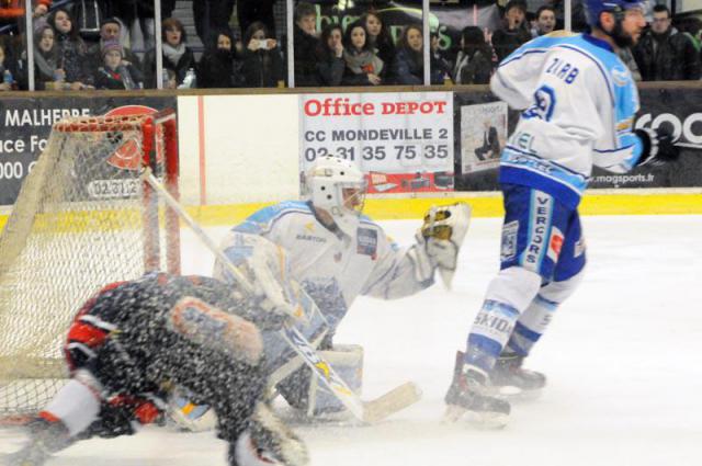 Photo hockey Ligue Magnus - Ligue Magnus : 22ème journée : Caen  vs Villard-de-Lans - La zone rouge pour les Drakkars