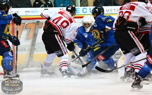 Photo hockey Ligue Magnus - Ligue Magnus : 22ème journée : Chamonix  vs Morzine-Avoriaz - Chamois fier, Pingouin ventre à terre...