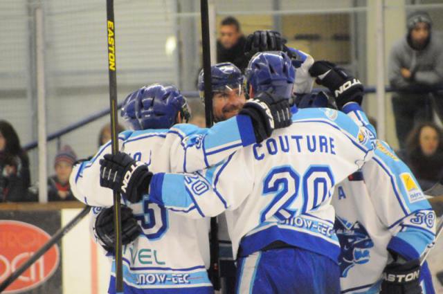 Photo hockey Ligue Magnus - Ligue Magnus : 22ème journée : Caen vs Villard-de-Lans - La zone rouge pour les Drakkars Photo hockey Ligue Magnus - Ligue Magnus : 22ème journée : Caen vs Villard-de-Lans - La zone rouge pour les Drakkars