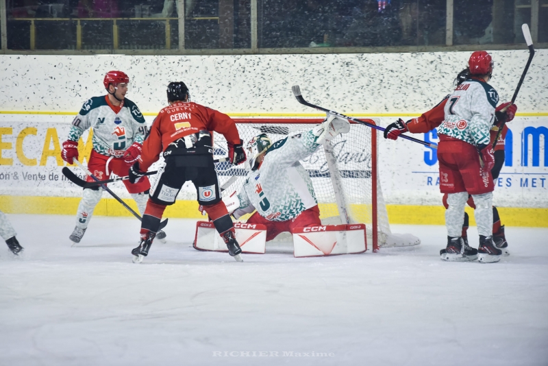 Photo hockey Ligue Magnus - Ligue Magnus : 22ème journée : Chamonix  vs Cergy-Pontoise - Des Pionniers en feu !