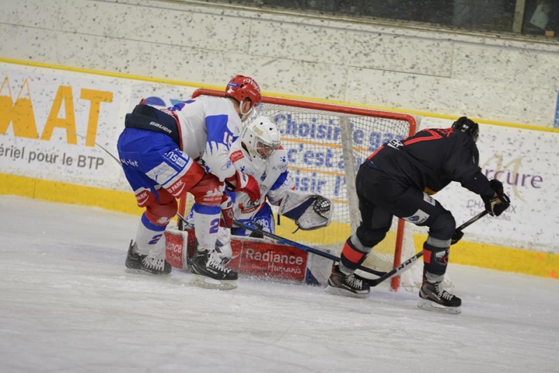 Photo hockey Ligue Magnus - Ligue Magnus : 23ème journée : Chamonix  vs Lyon - Les Lions dominés par les Pionniers