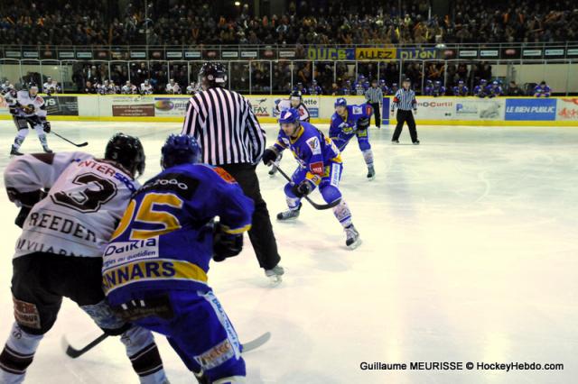 Photo hockey Ligue Magnus - Ligue Magnus : 24ème journée  : Dijon  vs Morzine-Avoriaz - Dijon bien calé dans son fauteuil