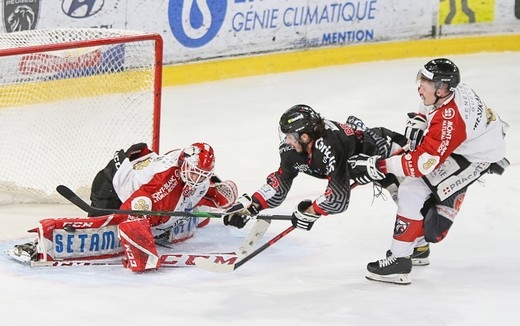 Photo hockey Ligue Magnus - Ligue Magnus : 24ème journée : Amiens vs Chamonix - Amiens s’en sort bien Photo hockey Ligue Magnus - Ligue Magnus : 24ème journée : Amiens vs Chamonix - Amiens s’en sort bien