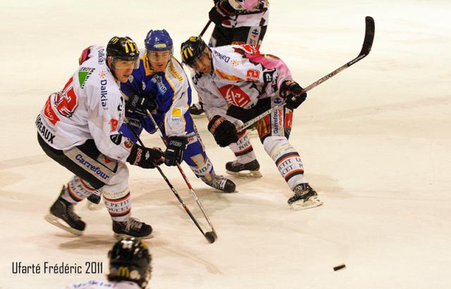 Photo hockey Ligue Magnus - Ligue Magnus : 24ème journée : Villard-de-Lans vs Amiens - Folle course poursuite Photo hockey Ligue Magnus - Ligue Magnus : 24ème journée : Villard-de-Lans vs Amiens - Folle course poursuite