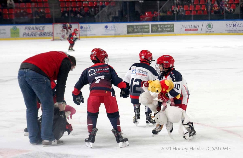 Photo hockey Ligue Magnus - Ligue Magnus : 25ème journée : Grenoble vs Chamonix - Grenoble, amoindri, fait le job face à Chamonix Photo hockey Ligue Magnus - Ligue Magnus : 25ème journée : Grenoble vs Chamonix - Grenoble, amoindri, fait le job face à Chamonix