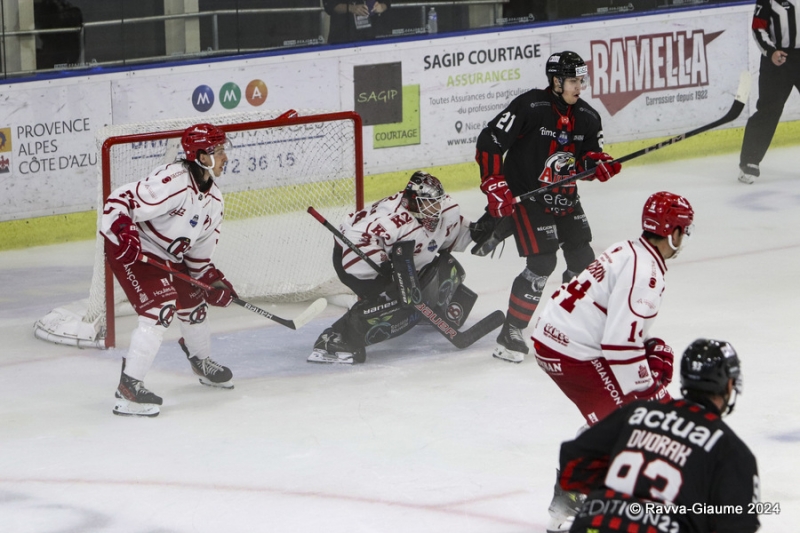 Photo hockey Ligue Magnus - Ligue Magnus : 26ème journée : Nice vs Briançon  - Douche froide pour les Aigles