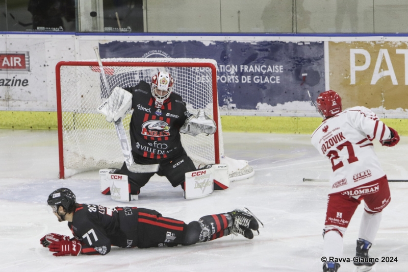 Photo hockey Ligue Magnus - Ligue Magnus : 26ème journée : Nice vs Briançon - Douche froide pour les Aigles Photo hockey Ligue Magnus - Ligue Magnus : 26ème journée : Nice vs Briançon - Douche froide pour les Aigles