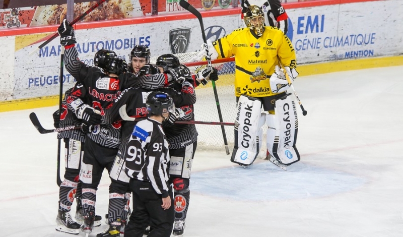 Photo hockey Ligue Magnus - Ligue Magnus : 27ème journée : Amiens  vs Rouen - Force est restée aux Dragons