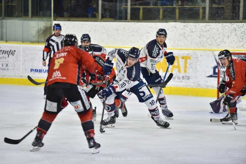 Photo hockey Ligue Magnus - Ligue Magnus : 27ème journée : Chamonix  vs Angers  - La folie s’empare de Richard Bozon !
